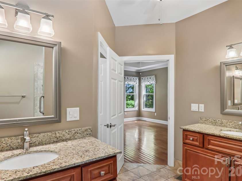 959 Silverglen Way, Hendersonville, NC 28792.  MLS# CAR4397996, YatesRealty ID 21071. Primary bathroom