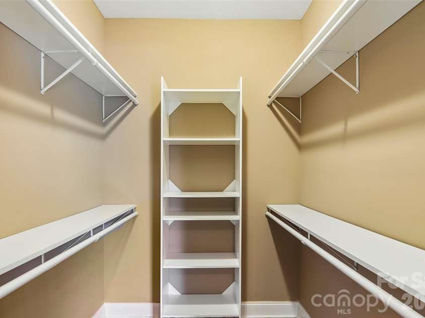 959 Silverglen Way, Hendersonville, NC 28792.  MLS# CAR4397996, YatesRealty ID 21071. Primary walk-in closet