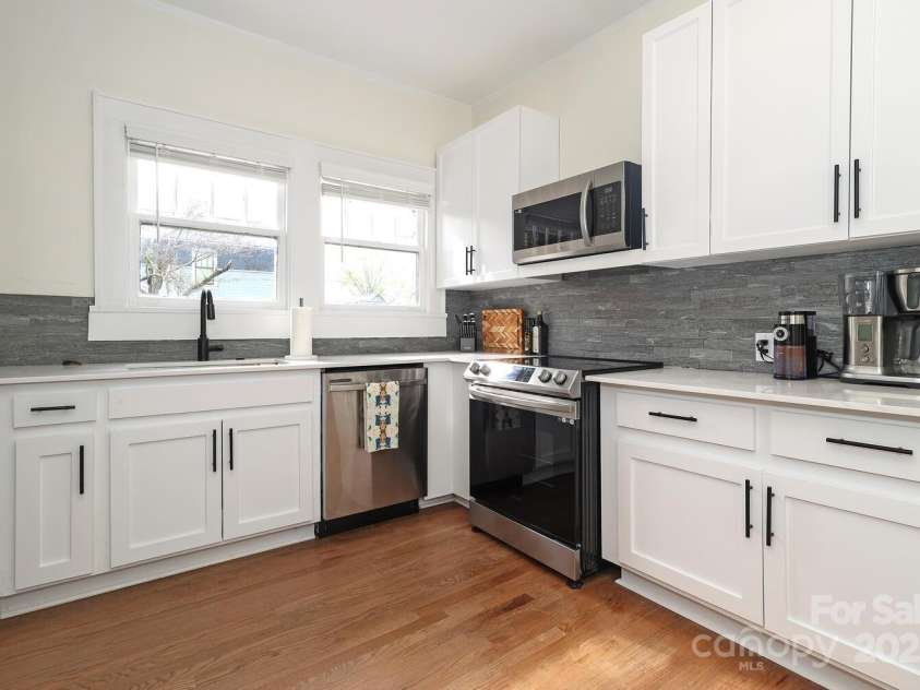 2146 5th Street, Charlotte, NC 28204.  MLS# CAR4230780, YatesRealty ID 21072. 