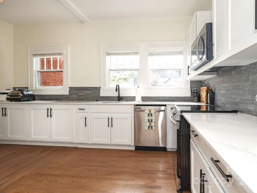 2146 5th Street, Charlotte, NC 28204.  MLS# CAR4230780, YatesRealty ID 21072. 