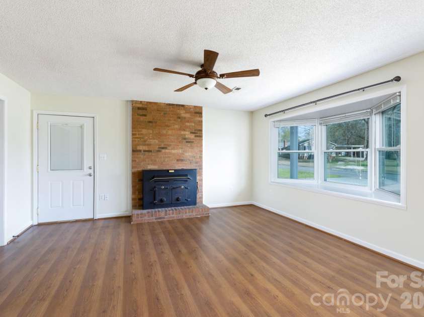 101 Woodland Drive, Clover, SC 29710.  MLS# CAR4357605, YatesRealty ID 21073. Fireplace, bay window, natural light