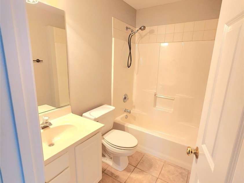 18845 Cloverstone Circle, Cornelius, NC 28031.  MLS# CAR4231582, YatesRealty ID 21073. Upstairs bath