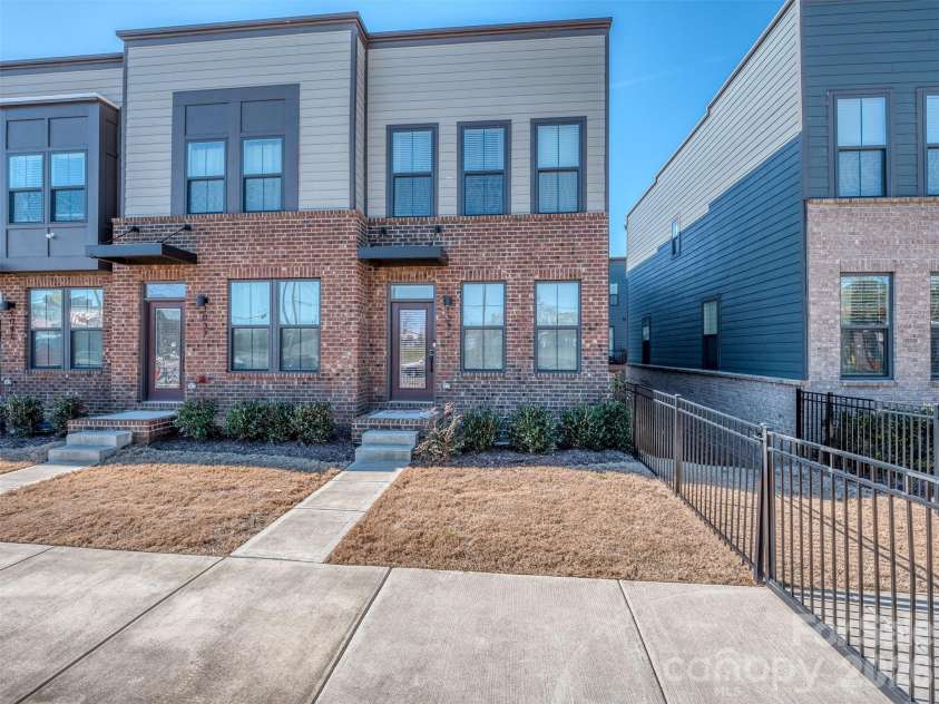 1033 Simcoe Lane, Charlotte, NC 28217.  MLS# CAR4358003, YatesRealty ID 21074. Welcome Home to Southrail Station