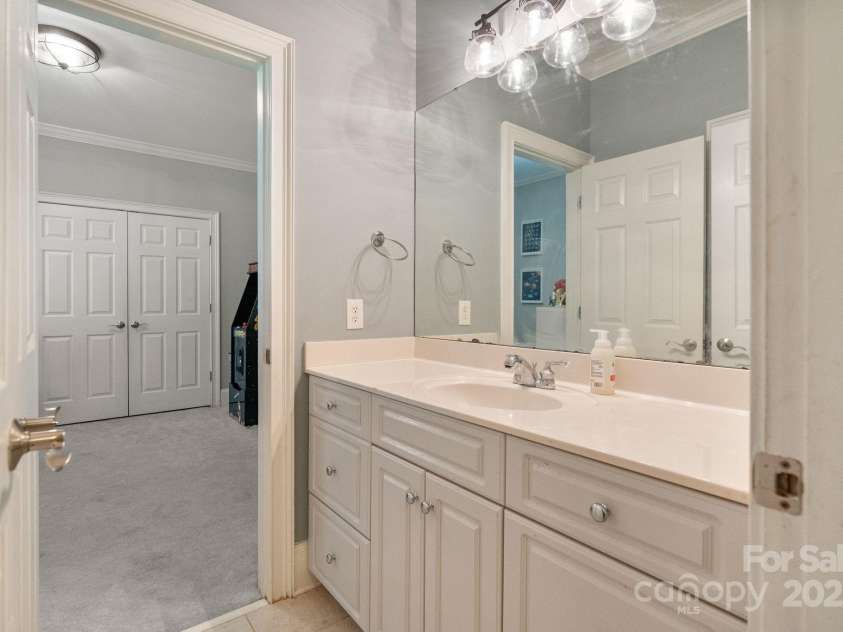 347 Bayberry Creek Circle, Mooresville, NC 28117.  MLS# CAR4271550, YatesRealty ID 21074. Shared Bathroom for Bedrooms 2 & 3