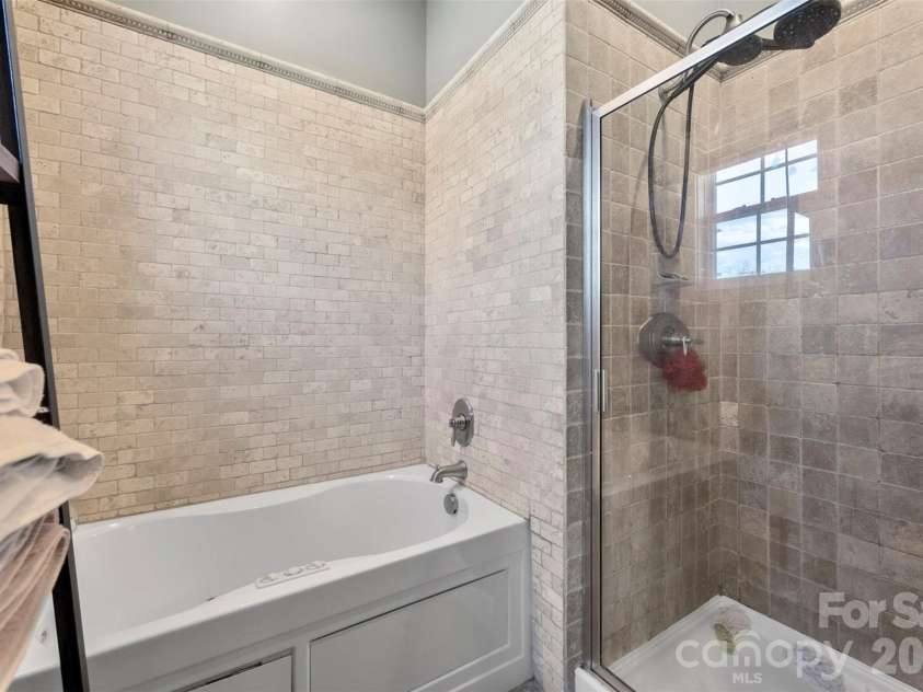 102 Savannahs Way, Kings Mountain, NC 28086.  MLS# CAR4344777, YatesRealty ID 21075. 
