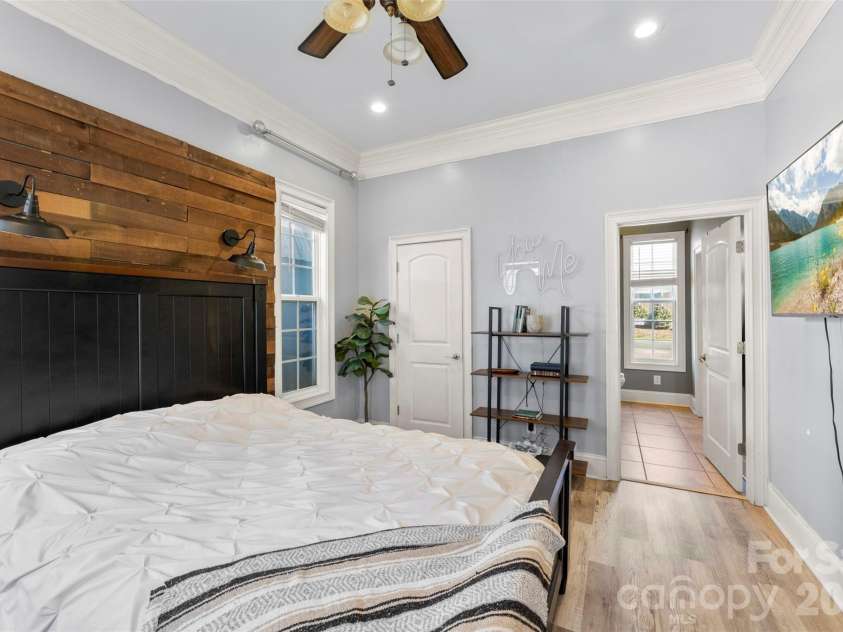 102 Savannahs Way, Kings Mountain, NC 28086.  MLS# CAR4344777, YatesRealty ID 21075. Primary Bedrooom main floor