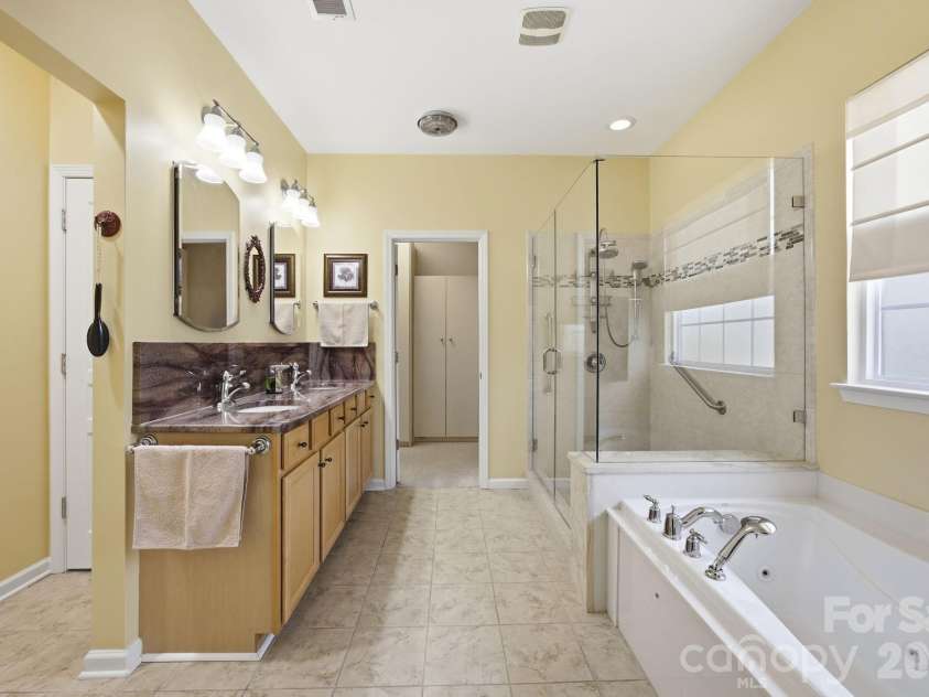 23119 kingfisher Drive, Fort Mill, SC 29707.  MLS# CAR4375156, YatesRealty ID 21076. 