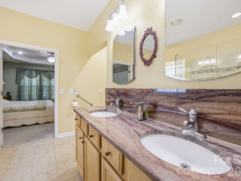 23119 kingfisher Drive, Fort Mill, SC 29707.  MLS# CAR4375156, YatesRealty ID 21076. Primary bathroom