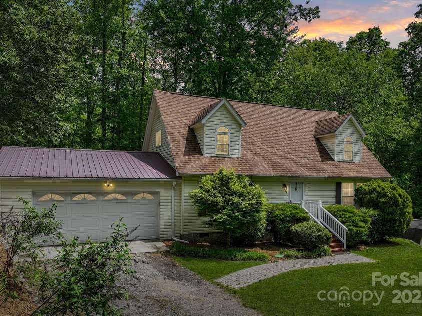 84 Varnadore Drive, Arden, NC 28704.  MLS# CAR4259739, YatesRealty ID 21076. 