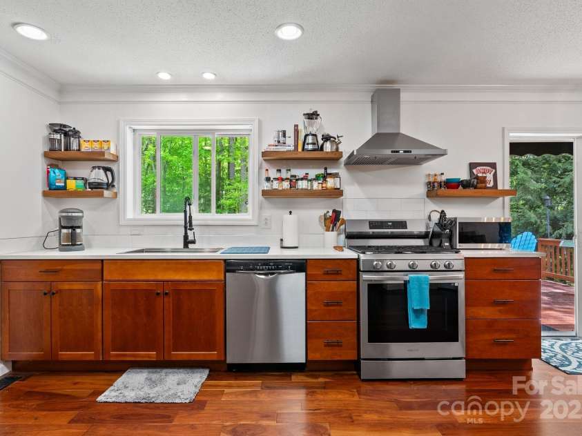 84 Varnadore Drive, Arden, NC 28704.  MLS# CAR4259739, YatesRealty ID 21076. 