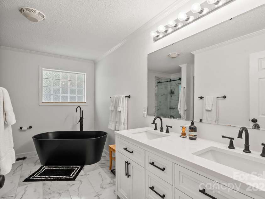 84 Varnadore Drive, Arden, NC 28704.  MLS# CAR4259739, YatesRealty ID 21076. 