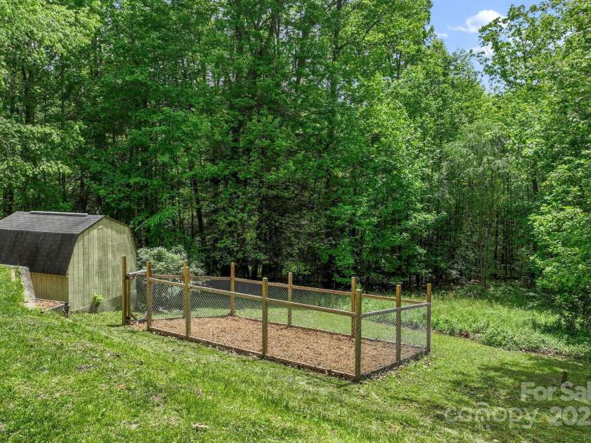 84 Varnadore Drive, Arden, NC 28704.  MLS# CAR4259739, YatesRealty ID 21076. 