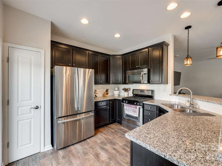 4107 Park South Station Boulevard, Charlotte, NC 28210.  MLS# CAR4269826, YatesRealty ID 21078. Pantry and Granite Counters