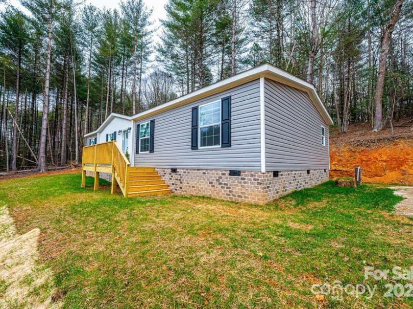 118 River Ridge Lane, Hickory, NC 28601.  MLS# CAR4296107, YatesRealty ID 2108. 