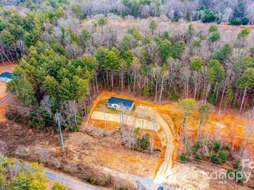 118 River Ridge Lane, Hickory, NC 28601.  MLS# CAR4296107, YatesRealty ID 2108. 