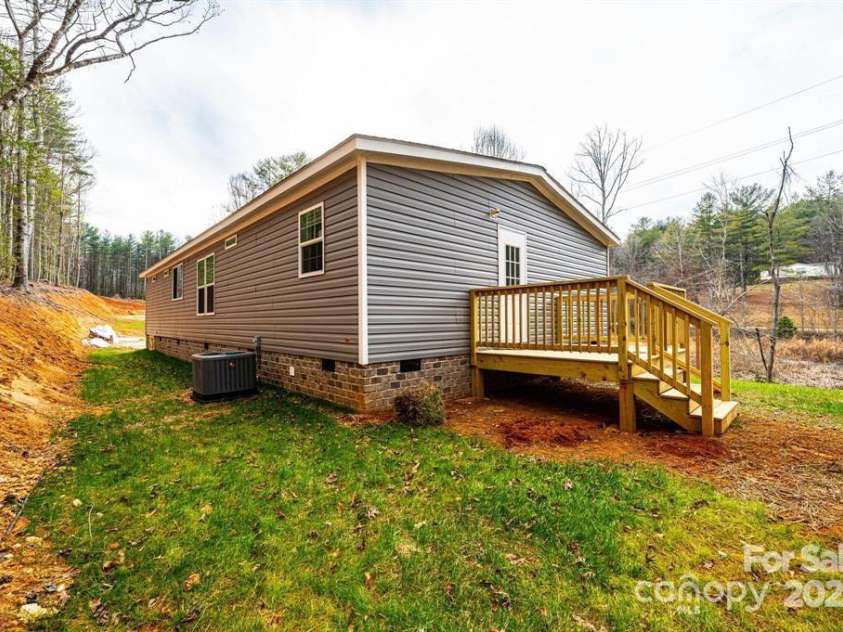 118 River Ridge Lane, Hickory, NC 28601.  MLS# CAR4296107, YatesRealty ID 2108. 