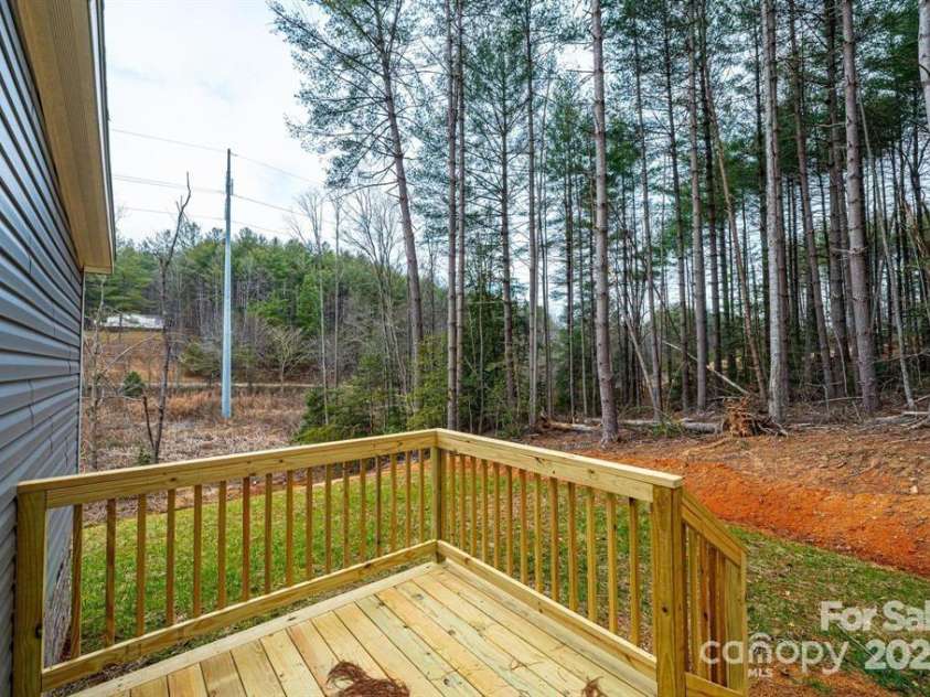 118 River Ridge Lane, Hickory, NC 28601.  MLS# CAR4296107, YatesRealty ID 2108. 