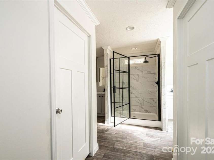 118 River Ridge Lane, Hickory, NC 28601.  MLS# CAR4296107, YatesRealty ID 2108. 