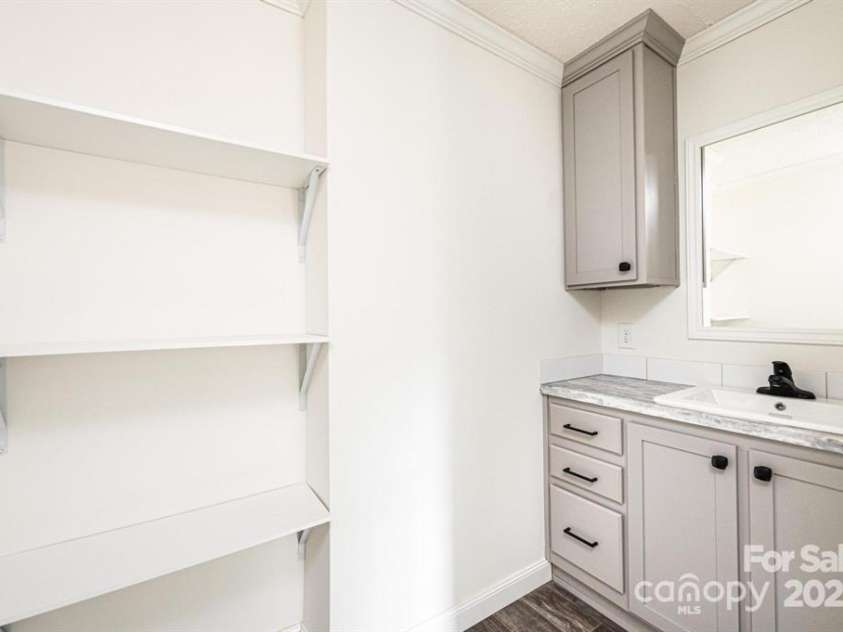 118 River Ridge Lane, Hickory, NC 28601.  MLS# CAR4296107, YatesRealty ID 2108. 