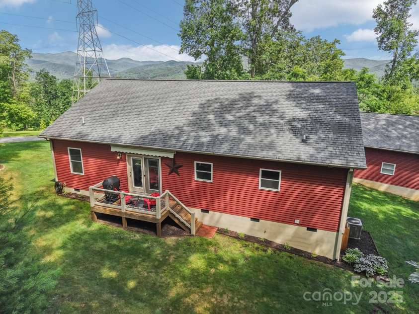 39 Catatoga Lane, Mills River, NC 28759.  MLS# CAR4272805, YatesRealty ID 21080. 