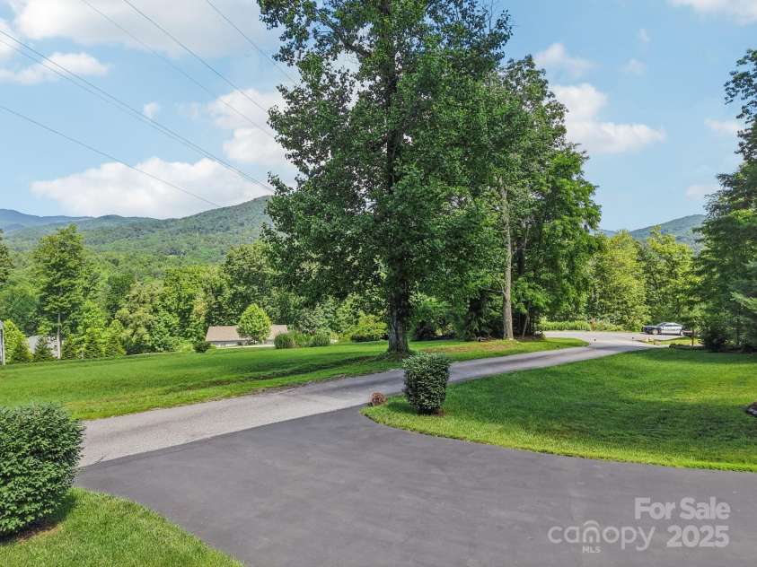 39 Catatoga Lane, Mills River, NC 28759.  MLS# CAR4272805, YatesRealty ID 21080. 