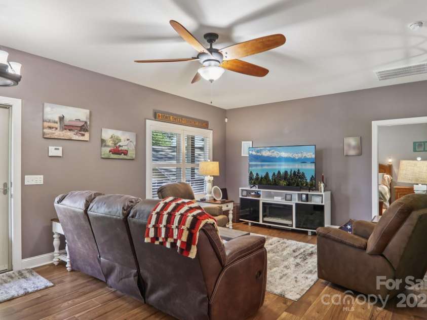 39 Catatoga Lane, Mills River, NC 28759.  MLS# CAR4272805, YatesRealty ID 21080. 