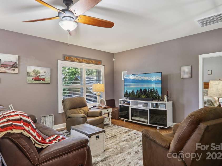 39 Catatoga Lane, Mills River, NC 28759.  MLS# CAR4272805, YatesRealty ID 21080. 