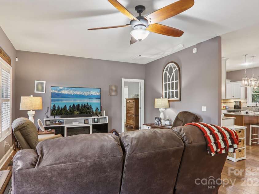 39 Catatoga Lane, Mills River, NC 28759.  MLS# CAR4272805, YatesRealty ID 21080. 