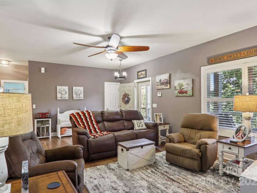 39 Catatoga Lane, Mills River, NC 28759.  MLS# CAR4272805, YatesRealty ID 21080. 