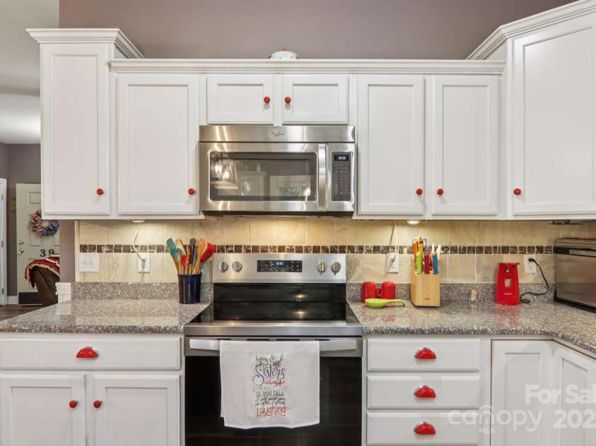 39 Catatoga Lane, Mills River, NC 28759.  MLS# CAR4272805, YatesRealty ID 21080. 