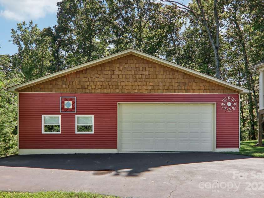 39 Catatoga Lane, Mills River, NC 28759.  MLS# CAR4272805, YatesRealty ID 21080. 