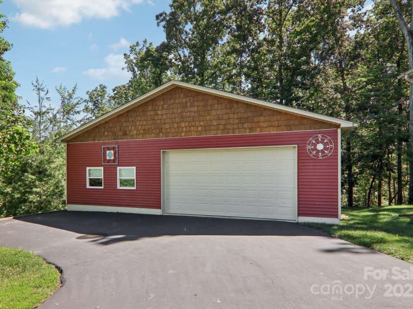 39 Catatoga Lane, Mills River, NC 28759.  MLS# CAR4272805, YatesRealty ID 21080. 