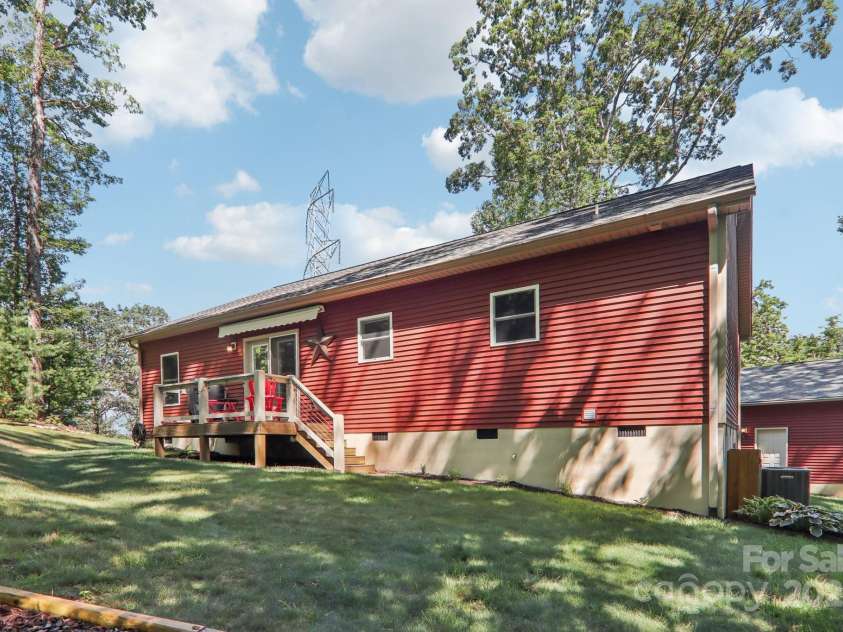 39 Catatoga Lane, Mills River, NC 28759.  MLS# CAR4272805, YatesRealty ID 21080. 