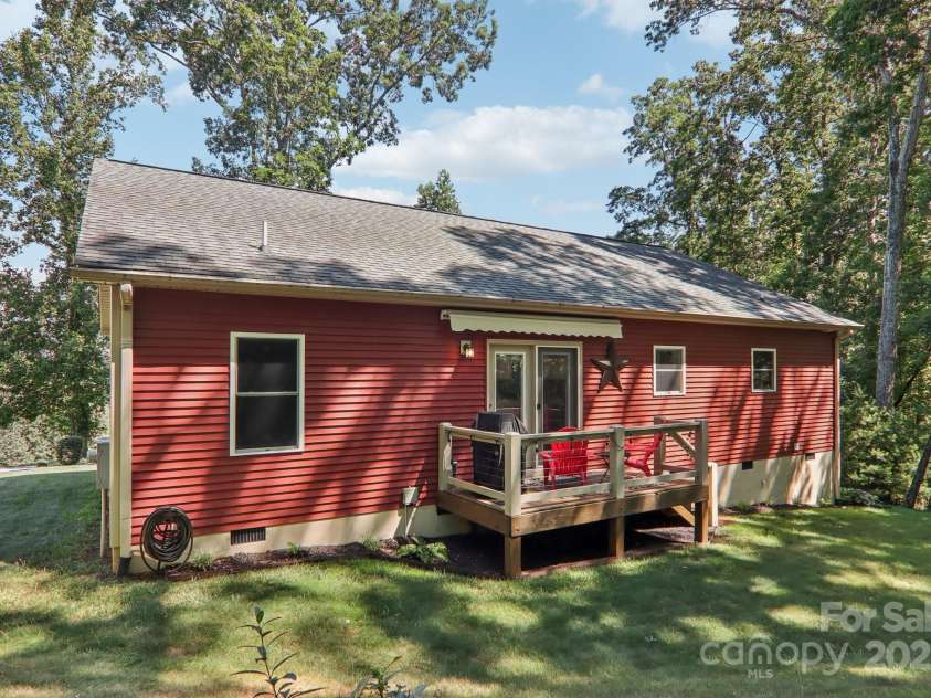 39 Catatoga Lane, Mills River, NC 28759.  MLS# CAR4272805, YatesRealty ID 21080. 