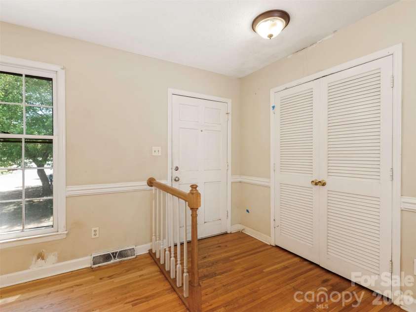12301 Oakhaven Drive, Charlotte, NC 28273.  MLS# CAR4373592, YatesRealty ID 21081. 