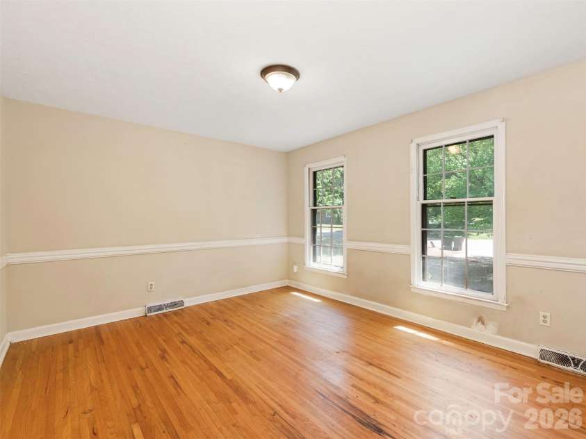 12301 Oakhaven Drive, Charlotte, NC 28273.  MLS# CAR4373592, YatesRealty ID 21081. 