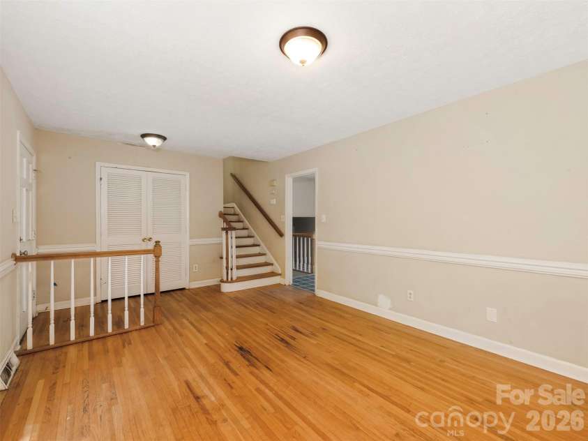 12301 Oakhaven Drive, Charlotte, NC 28273.  MLS# CAR4373592, YatesRealty ID 21081. 