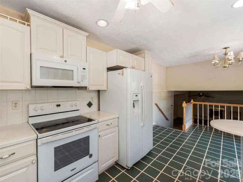 12301 Oakhaven Drive, Charlotte, NC 28273.  MLS# CAR4373592, YatesRealty ID 21081. 