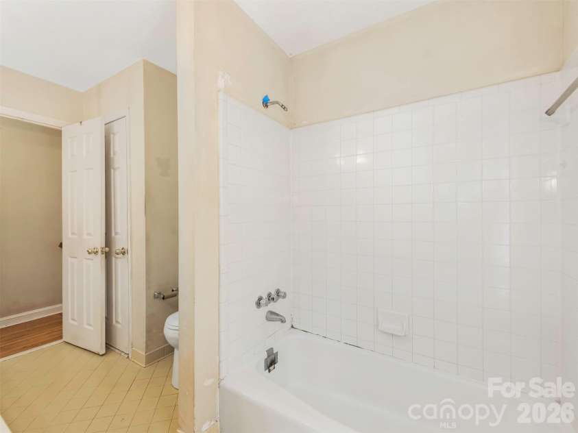 12301 Oakhaven Drive, Charlotte, NC 28273.  MLS# CAR4373592, YatesRealty ID 21081. 