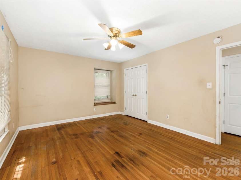 12301 Oakhaven Drive, Charlotte, NC 28273.  MLS# CAR4373592, YatesRealty ID 21081. 