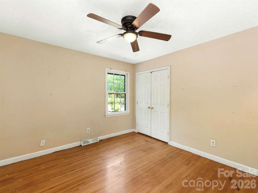 12301 Oakhaven Drive, Charlotte, NC 28273.  MLS# CAR4373592, YatesRealty ID 21081. 