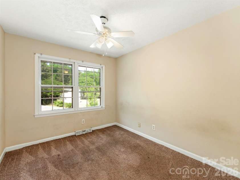 12301 Oakhaven Drive, Charlotte, NC 28273.  MLS# CAR4373592, YatesRealty ID 21081. 