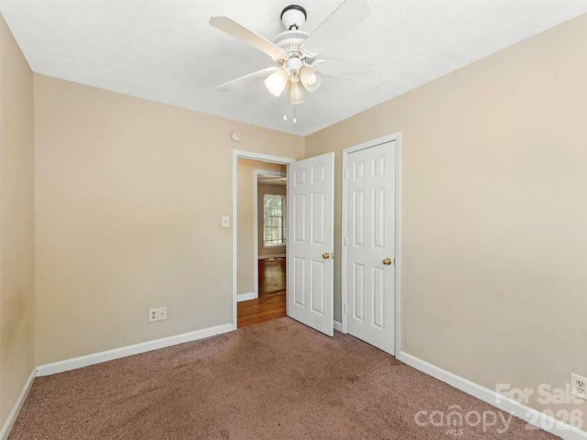 12301 Oakhaven Drive, Charlotte, NC 28273.  MLS# CAR4373592, YatesRealty ID 21081. 