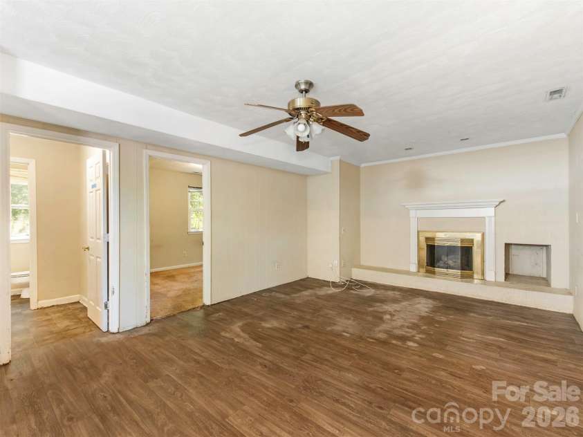 12301 Oakhaven Drive, Charlotte, NC 28273.  MLS# CAR4373592, YatesRealty ID 21081. 