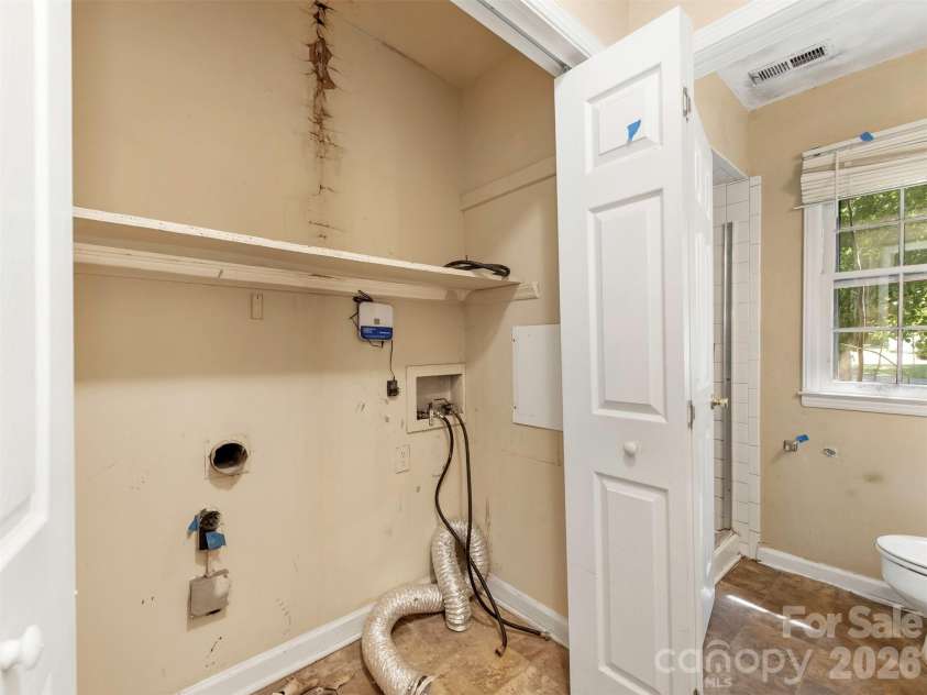 12301 Oakhaven Drive, Charlotte, NC 28273.  MLS# CAR4373592, YatesRealty ID 21081. 