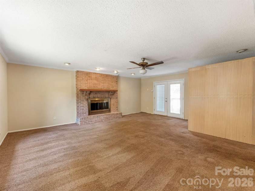 12301 Oakhaven Drive, Charlotte, NC 28273.  MLS# CAR4373592, YatesRealty ID 21081. 