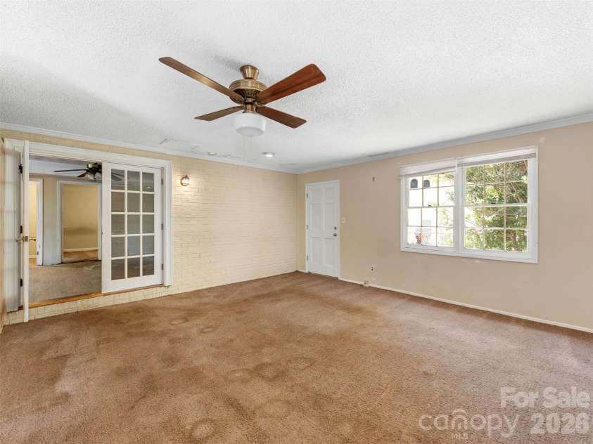 12301 Oakhaven Drive, Charlotte, NC 28273.  MLS# CAR4373592, YatesRealty ID 21081. 
