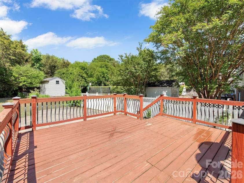 12301 Oakhaven Drive, Charlotte, NC 28273.  MLS# CAR4373592, YatesRealty ID 21081. 
