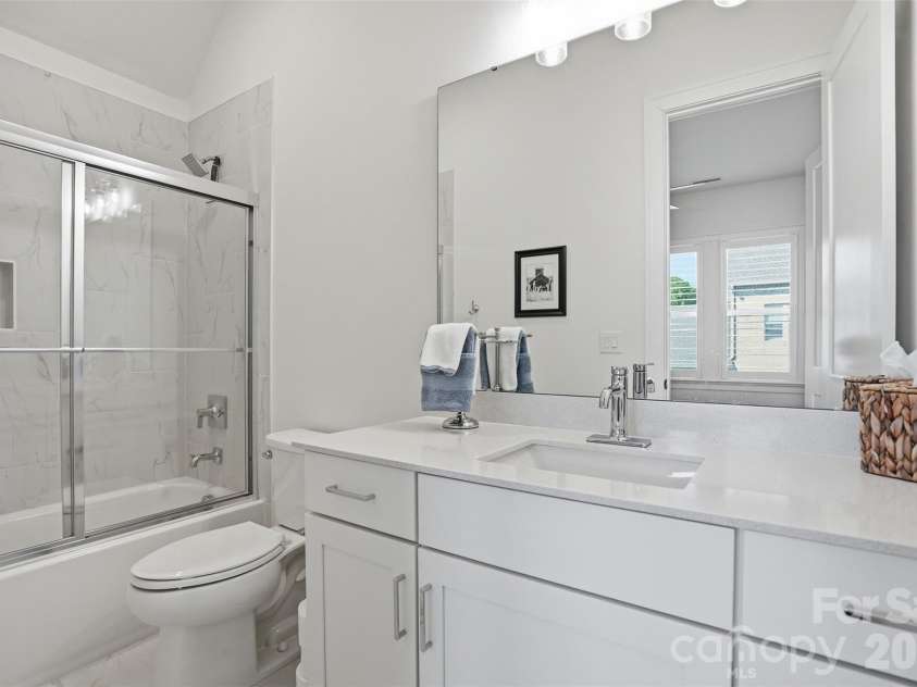 1124 Mesa Way, Marvin, NC 28173.  MLS# CAR4371986, YatesRealty ID 21082. Attached bathroom to bedroom 4