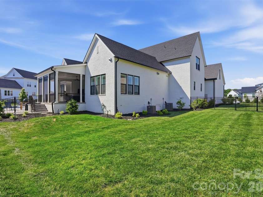 1124 Mesa Way, Marvin, NC 28173.  MLS# CAR4371986, YatesRealty ID 21082. Fenced-in back and side yard area
